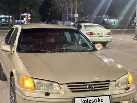 Toyota Camry 1998 года за 2 799 999 тг. в Алматы – фото 2