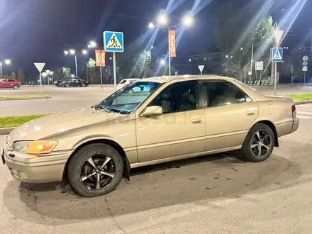 Toyota Camry 1998 года за 2 799 999 тг. в Алматы – фото 4