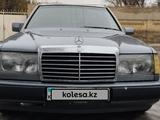 Mercedes-Benz E 300 1993 года за 1 400 000 тг. в Алматы – фото 2