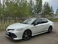 Toyota Camry 2020 года за 13 200 000 тг. в Астана
