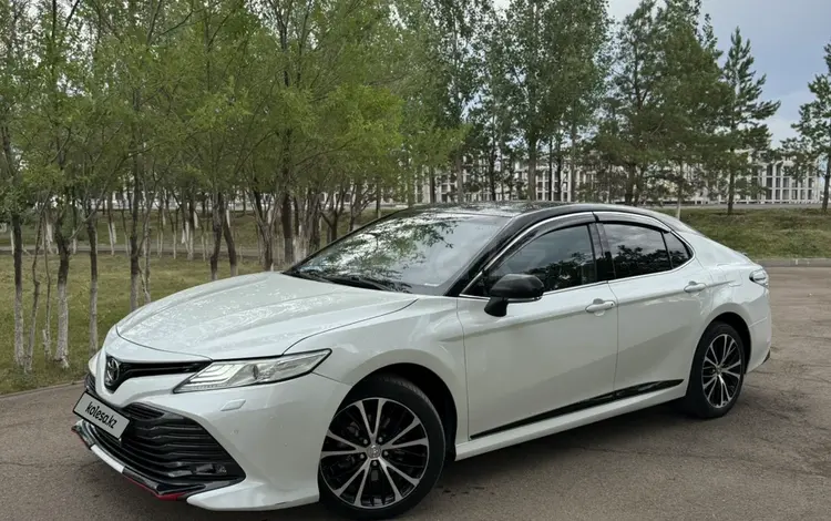 Toyota Camry 2020 года за 13 200 000 тг. в Астана