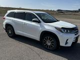 Toyota Highlander 2019 года за 24 500 000 тг. в Караганда – фото 2