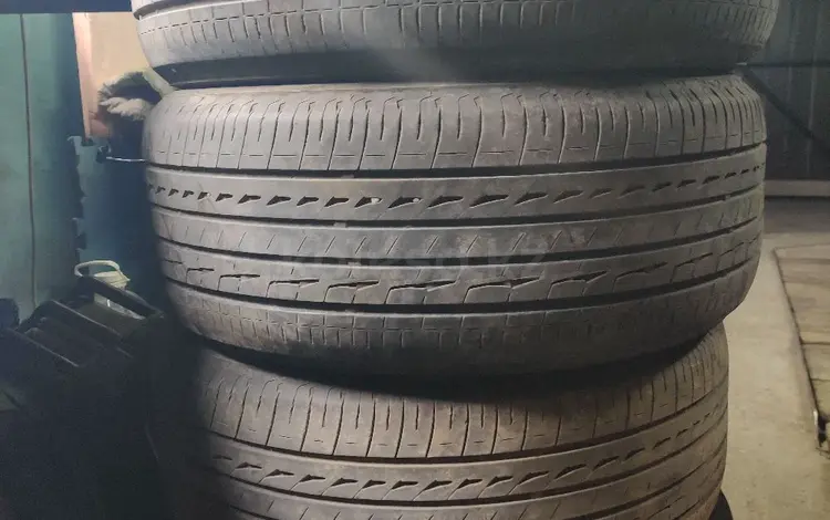 Комплект шин Bridgestone 225 50 R17 за 150 000 тг. в Алматы