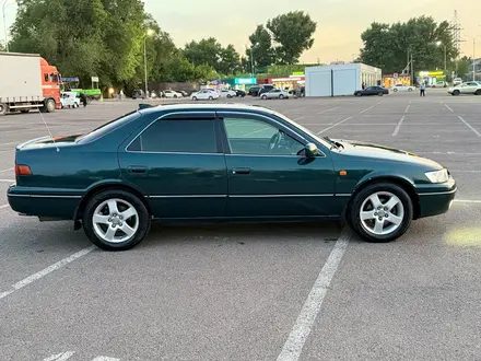 Toyota Camry 1998 года за 3 900 000 тг. в Алматы – фото 5