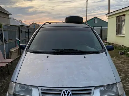 Volkswagen Sharan 1996 года за 2 300 000 тг. в Аксай