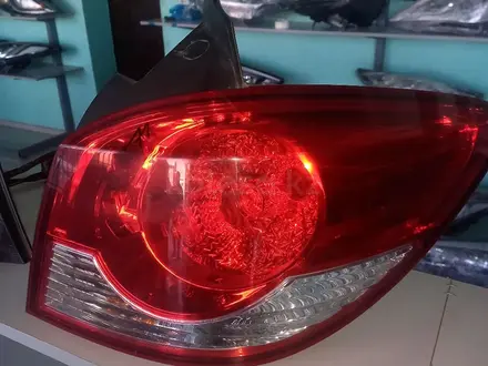 Chevrolet Cruze задние фонари хэтчбек б/у оригинал за 100 000 тг. в Алматы – фото 2
