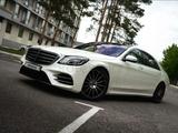 Mercedes-Benz S 560 2018 года за 42 000 000 тг. в Астана