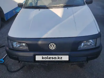 Volkswagen Passat 1990 года за 500 000 тг. в Караганда