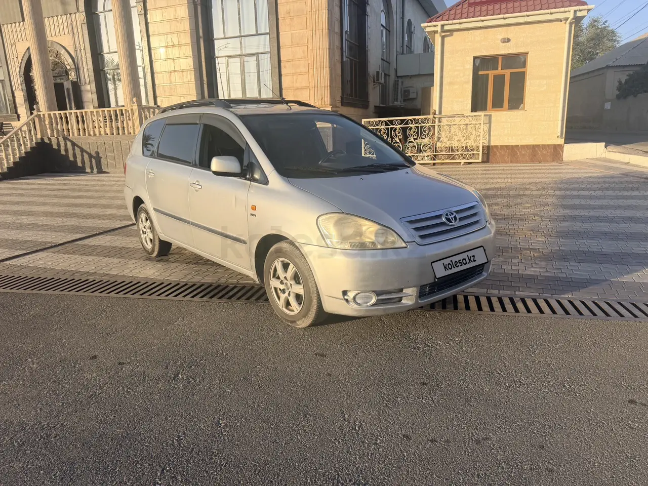 Toyota Avensis Verso, 2003