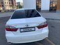 Toyota Camry 2015 года за 11 500 000 тг. в Астана – фото 4