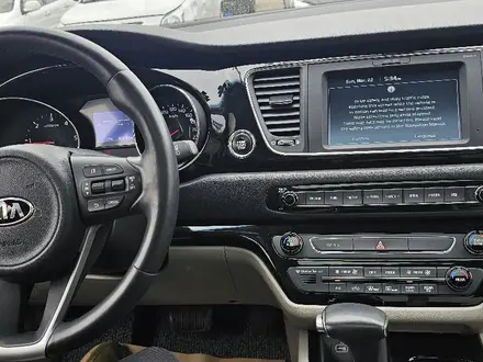 Kia Carnival 2016 года за 11 300 000 тг. в Шымкент – фото 16
