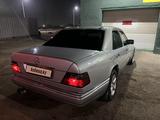 Mercedes-Benz E 220 1995 года за 2 300 000 тг. в Жезказган