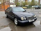 Mercedes-Benz E 230 1997 года за 2 300 000 тг. в Астана – фото 2