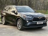Toyota Highlander 2021 года за 32 000 000 тг. в Алматы
