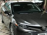 Toyota Camry 2018 годаfor12 300 000 тг. в Шымкент – фото 2