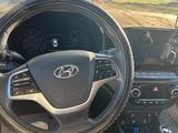 Hyundai Accent 2021 года за 9 500 000 тг. в Актобе – фото 5