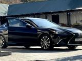 Lexus ES 250 2018 годаүшін19 000 000 тг. в Усть-Каменогорск – фото 3