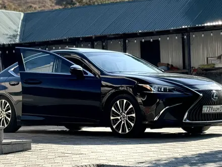 Lexus ES 250 2018 года за 19 000 000 тг. в Усть-Каменогорск – фото 3