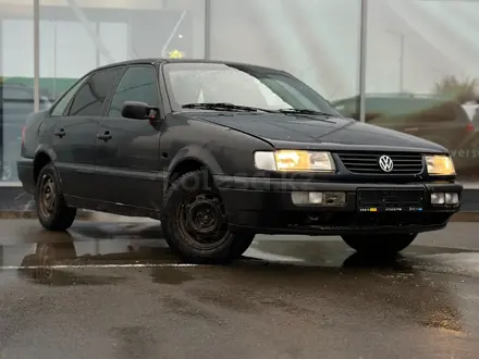 Volkswagen Passat 1994 годаүшін2 400 000 тг. в Уральск