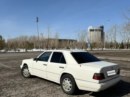 Mercedes-Benz E 230 1992 года за 1 650 000 тг. в Астана – фото 2