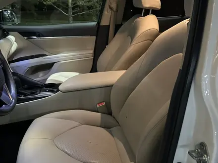 Toyota Camry 2022 года за 12 400 000 тг. в Астана – фото 17