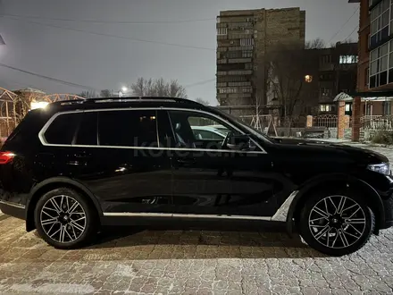 BMW X7 2019 года за 38 000 000 тг. в Караганда – фото 2