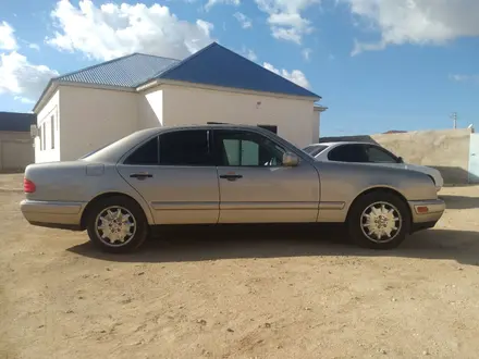 Mercedes-Benz E 320 1998 года за 4 000 000 тг. в Актау – фото 3