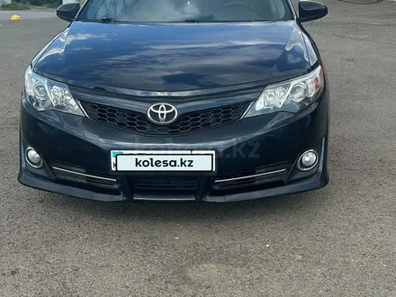 Toyota Camry 2014 года за 9 300 000 тг. в Уральск – фото 2