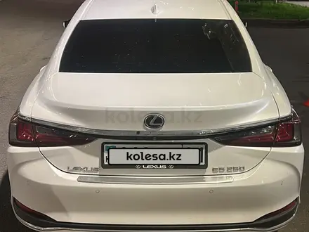 Lexus ES 250 2018 года за 18 800 000 тг. в Астана – фото 5