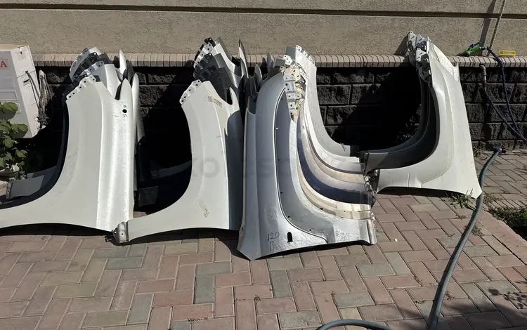 Передний Крылья за 5 000 тг. в Алматы