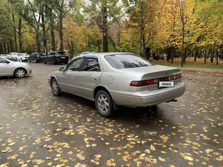 Toyota Camry 1998 года за 3 150 000 тг. в Алматы – фото 7