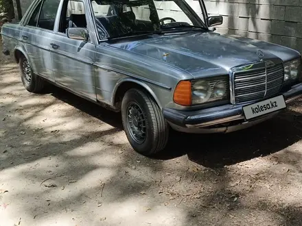 Mercedes-Benz E 280 1983 года за 2 200 000 тг. в Алматы – фото 2