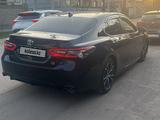 Toyota Camry 2020 года за 11 000 000 тг. в Алматы – фото 4