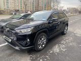 Toyota RAV4 2020 года за 14 900 000 тг. в Алматы – фото 2