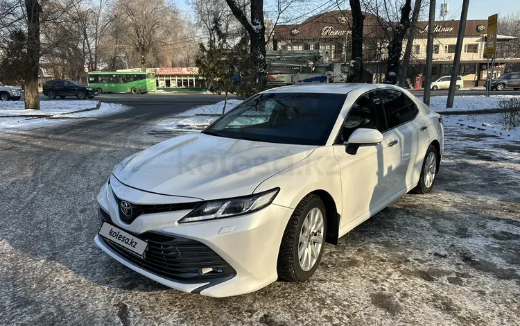 Toyota Camry 2020 года за 13 650 000 тг. в Алматы