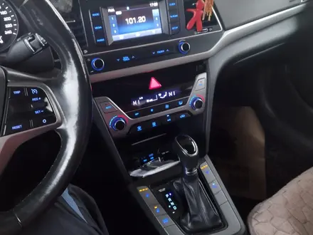 Hyundai Elantra 2018 года за 7 100 000 тг. в Шымкент – фото 8