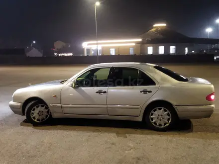 Mercedes-Benz E 320 1995 года за 2 200 000 тг. в Талдыкорган – фото 4