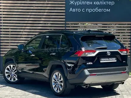 Toyota RAV4 Luxe 2023 года за 18 290 000 тг. в Алматы – фото 6