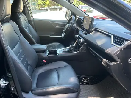 Toyota RAV4 Luxe 2023 года за 18 290 000 тг. в Алматы – фото 14