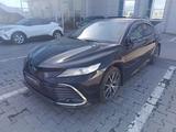 Toyota Camry Luxe 2021 года за 13 800 000 тг. в Алматы