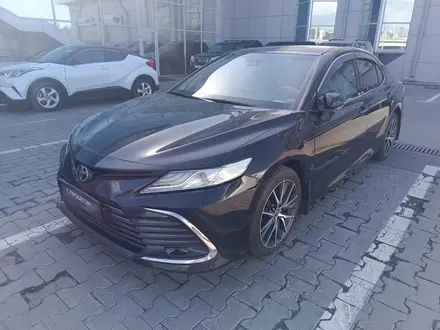 Toyota Camry Luxe 2021 года за 13 800 000 тг. в Алматы