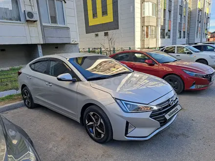 Hyundai Elantra 2019 года за 8 900 000 тг. в Шымкент – фото 3