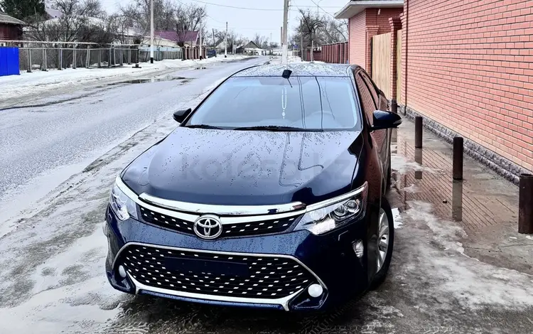 Toyota Camry 2015 года за 7 800 000 тг. в Атырау