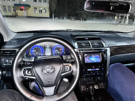 Toyota Camry 2015 года за 7 800 000 тг. в Атырау – фото 7