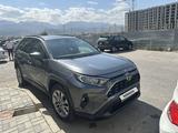 Toyota RAV4 2021 года за 14 300 000 тг. в Алматы – фото 3