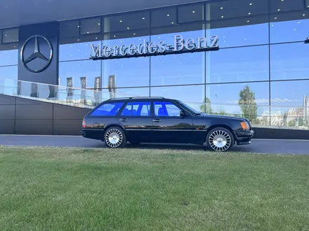 Mercedes-Benz E 320 1988 года за 5 500 000 тг. в Астана