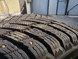 Зимние шины шипованные 285/50/20 за 170 000 тг. в Алматы