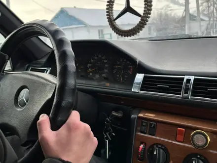 Mercedes-Benz E 200 1992 года за 750 000 тг. в Петропавловск