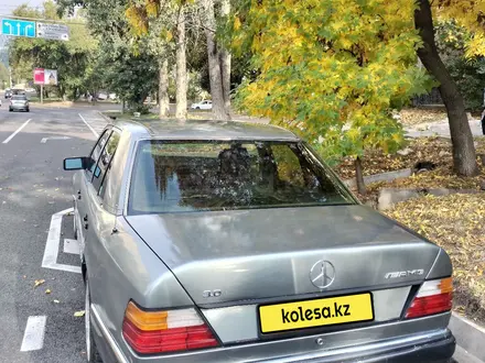 Mercedes-Benz E 260 1991 года за 1 300 000 тг. в Алматы