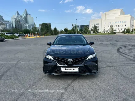 Toyota Camry 2021 года за 15 800 000 тг. в Алматы – фото 3